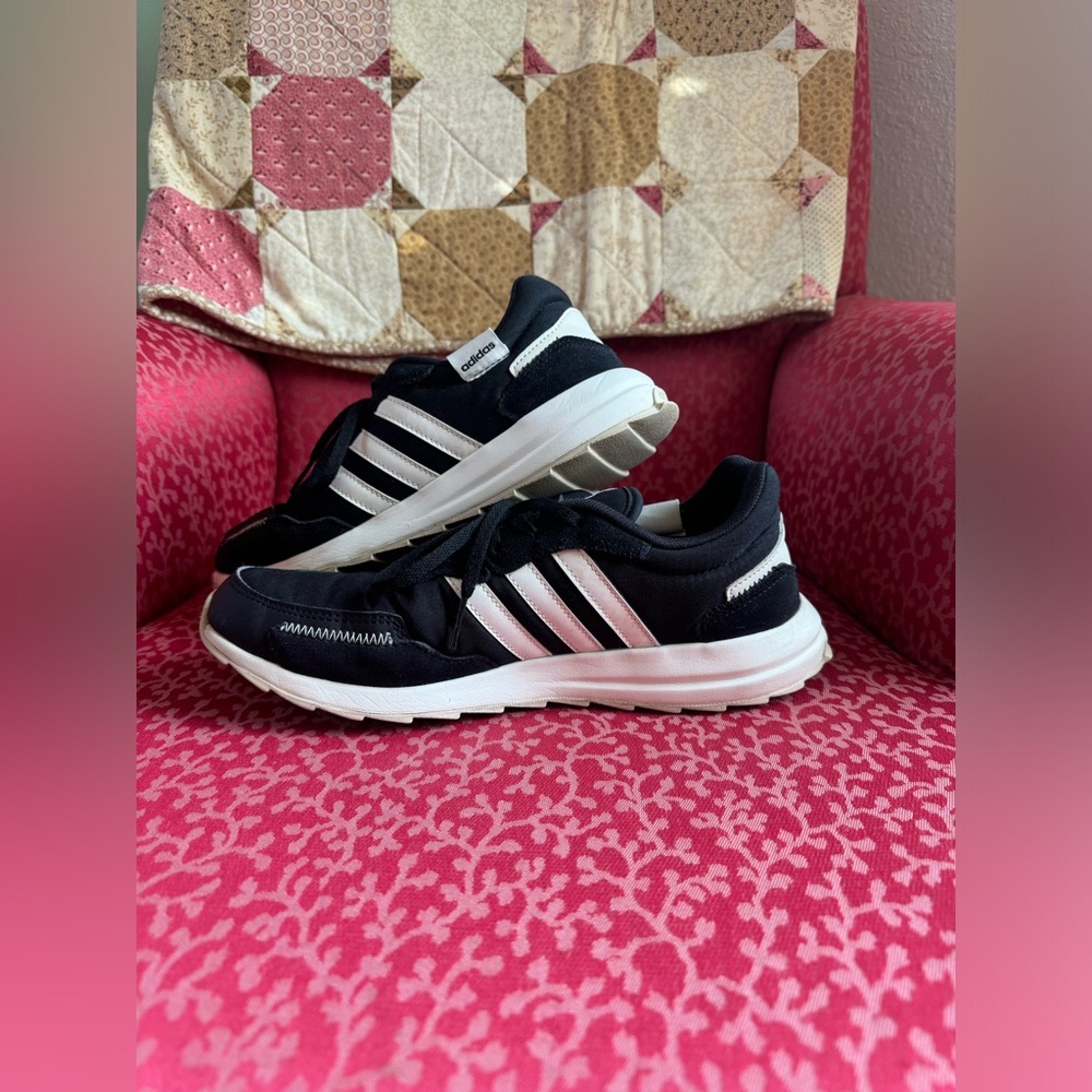 Adidas Original Classic Sneakers, Black & White, Size 8.5 - Picture 7 of 9